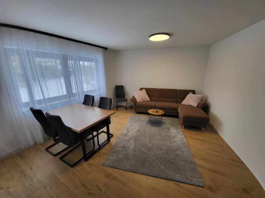 Schoenes Ruhiges Appartement ไครล์สไฮม์ ภายนอก รูปภาพ