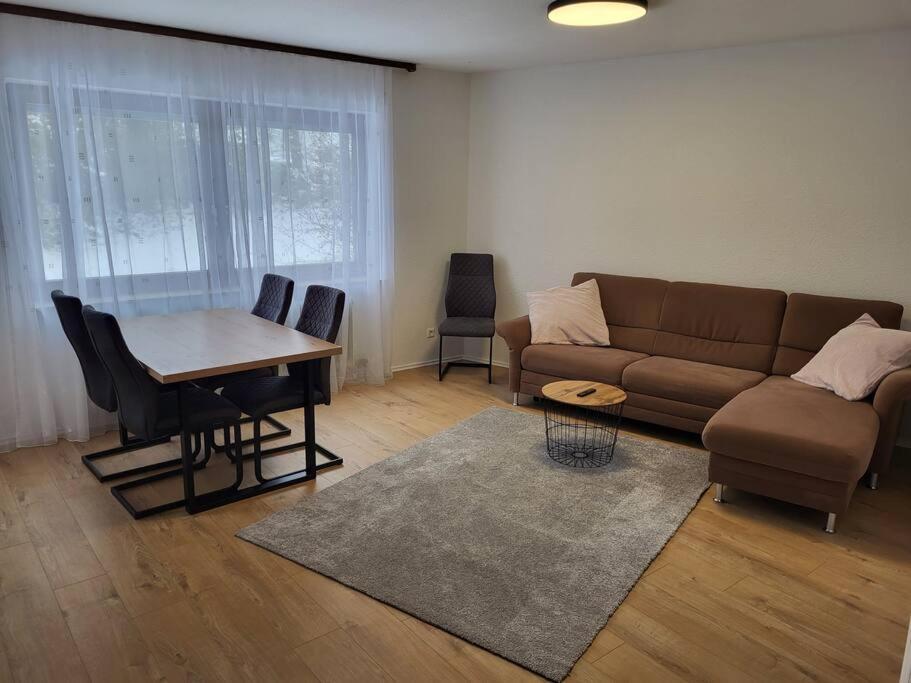 Schoenes Ruhiges Appartement ไครล์สไฮม์ ภายนอก รูปภาพ